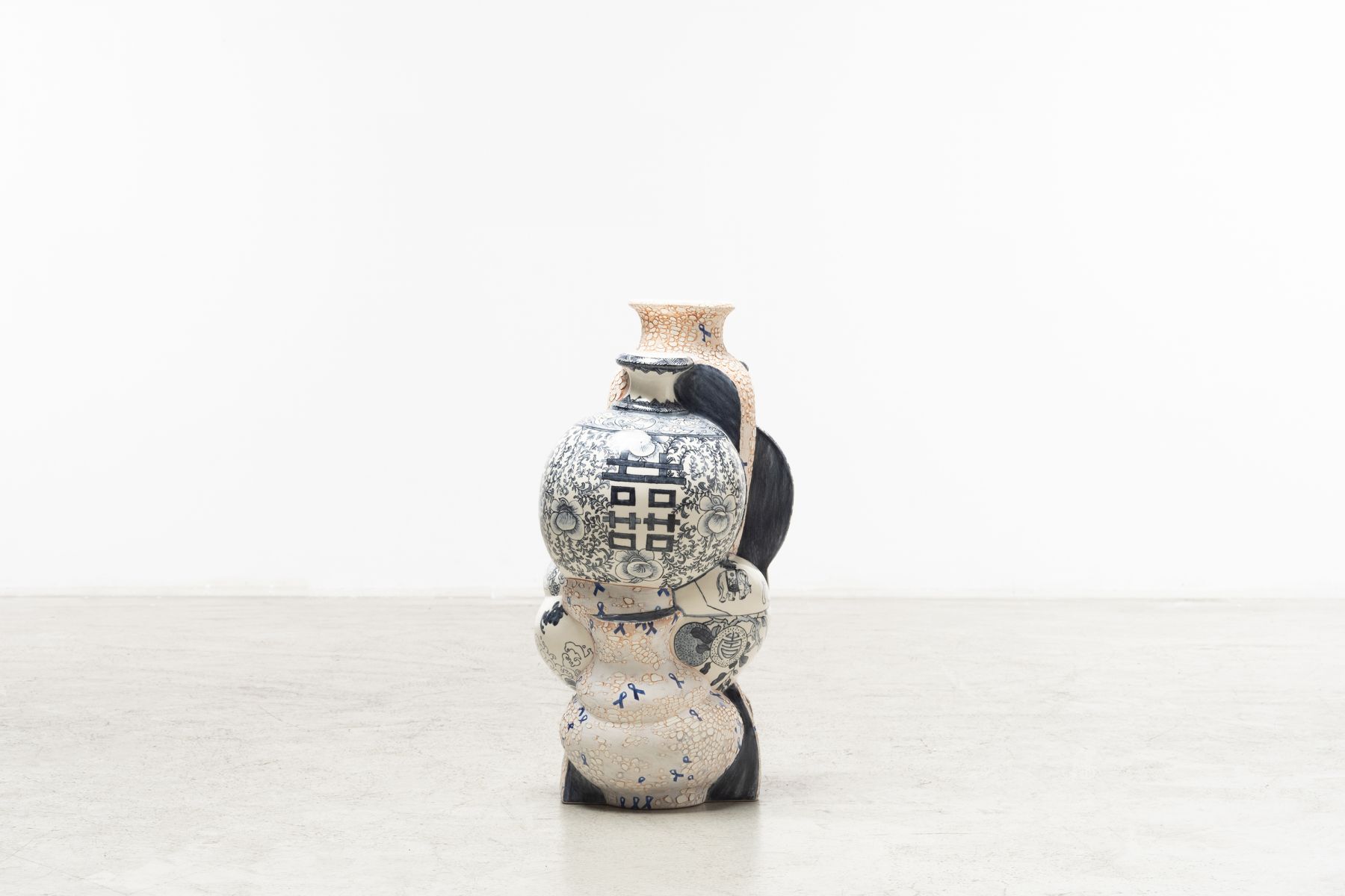 Vase Hong Kong 2014 - Reflection of Sentiment  Sin-ying Cassandra  Ho pic-3