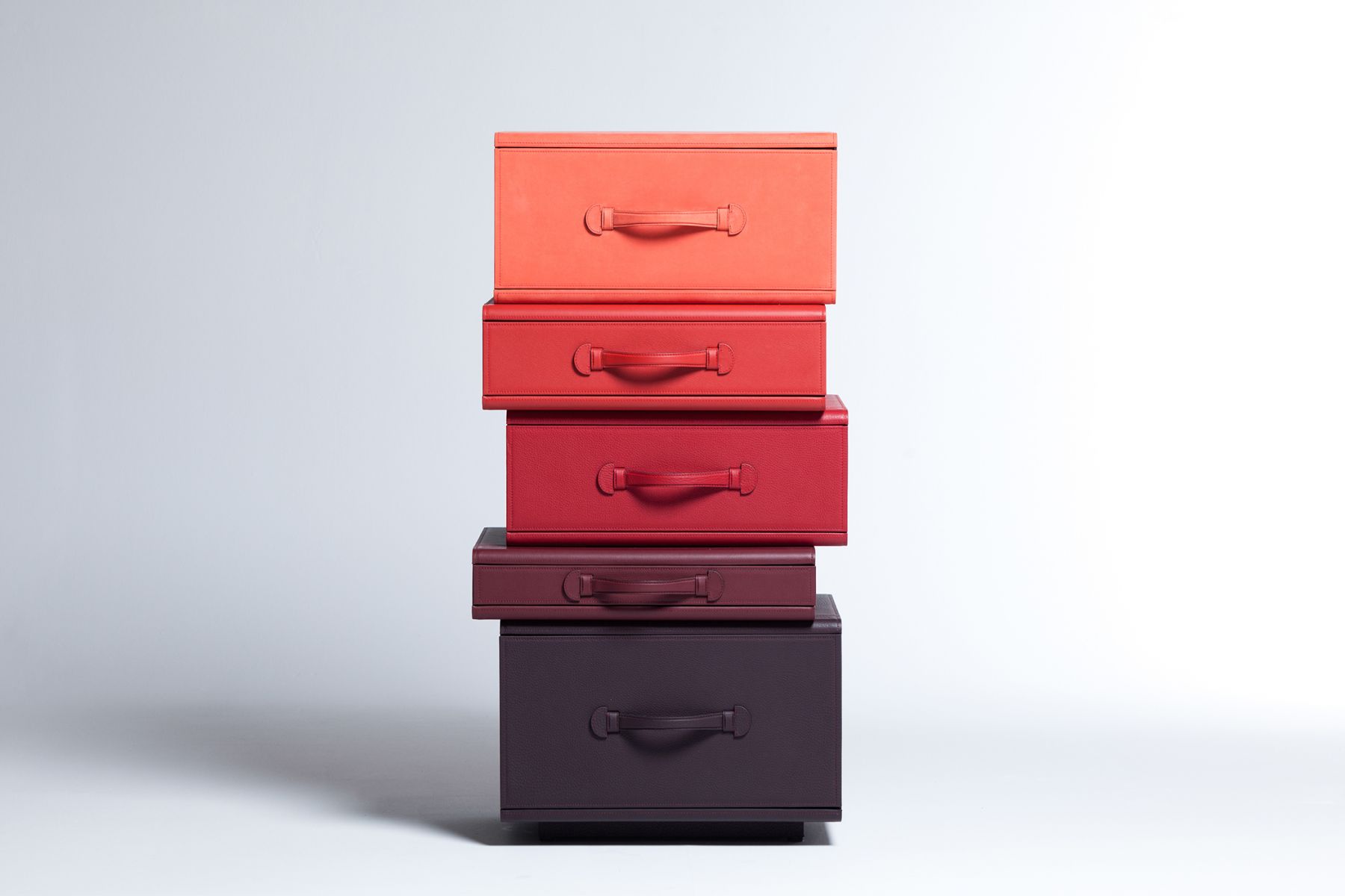 Mobile 'Small pile of briefcases ' Maarten De Ceulaer pic-1
