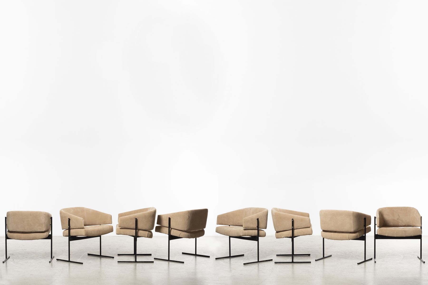 Eight chairs  Jorge  Zalszupin pic-1
