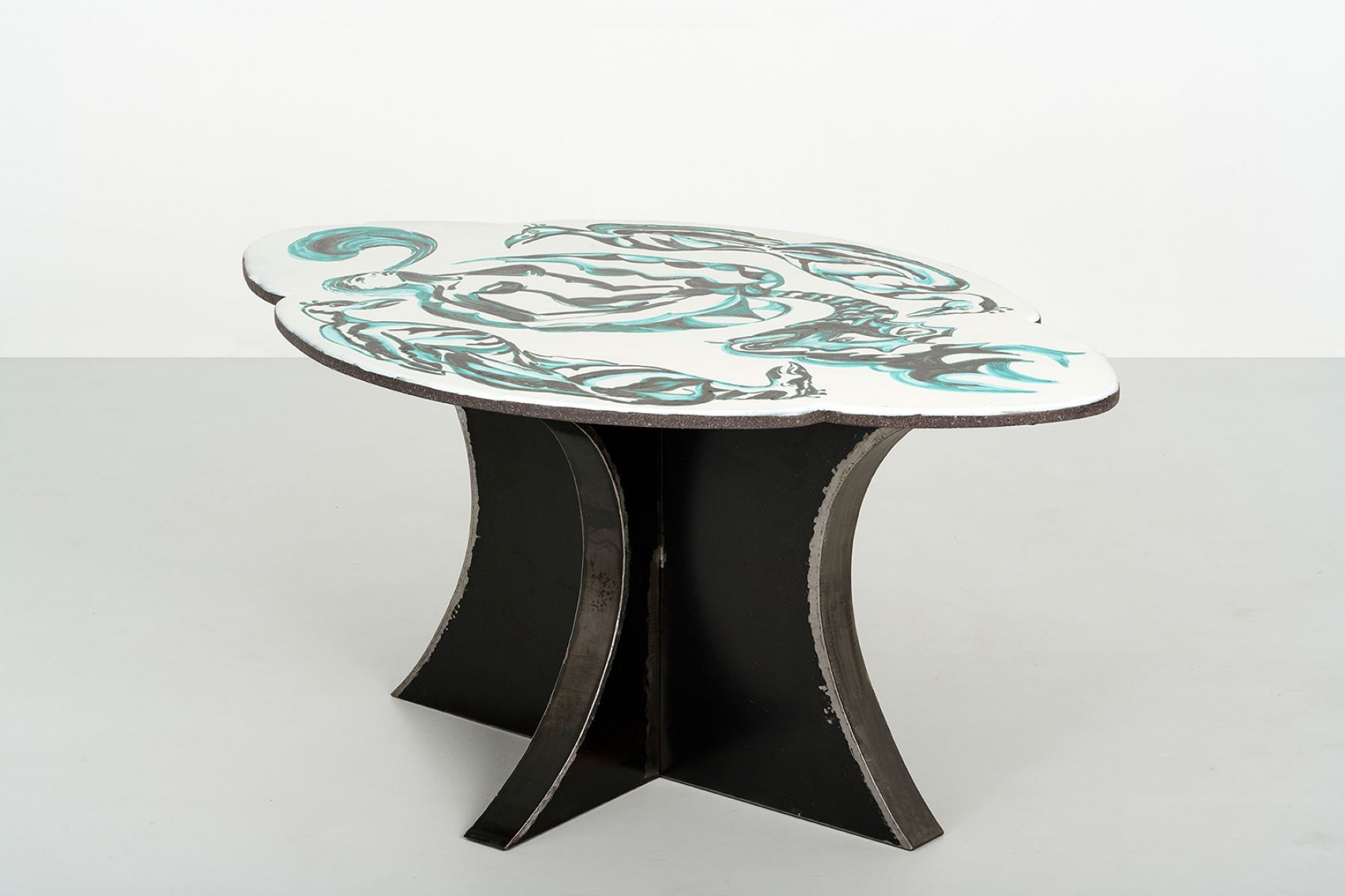Clover‐shaped ceramic top  Lola Montes  pic-1
