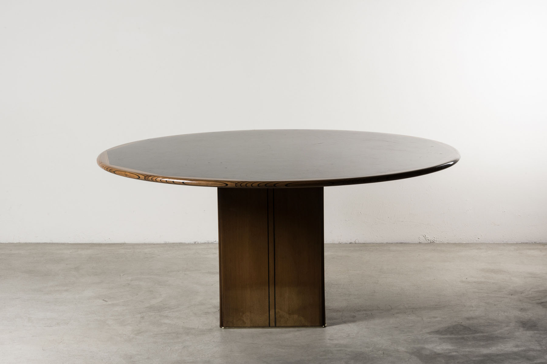 Round dining table Artona series Afra e Tobia Scarpa pic-1