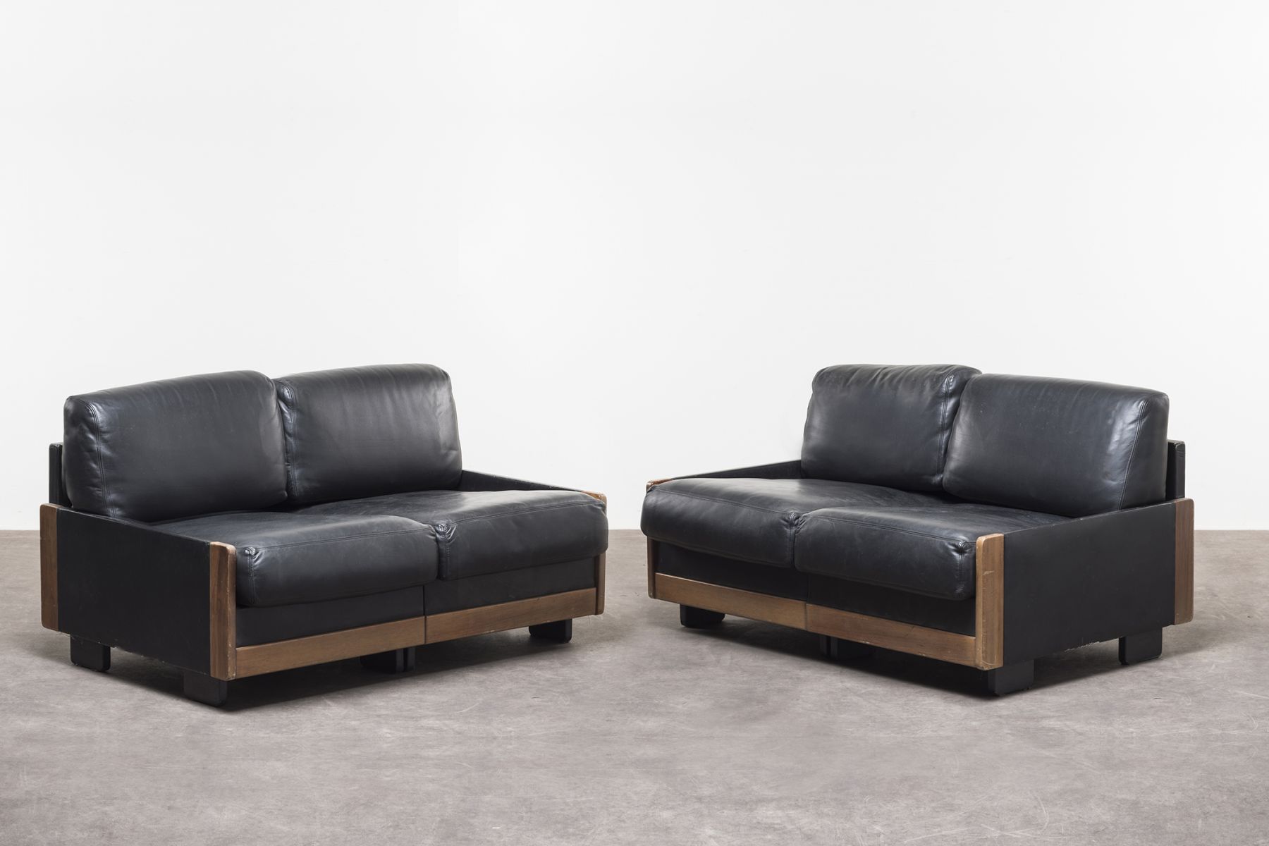 Pair of two‐seats sofas mod. 920 Afra e Tobia Scarpa pic-1