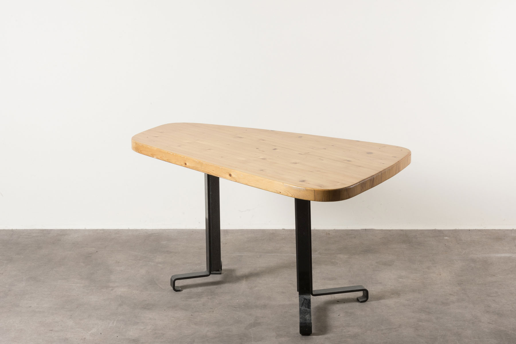 Table Charlotte Perriand pic-1