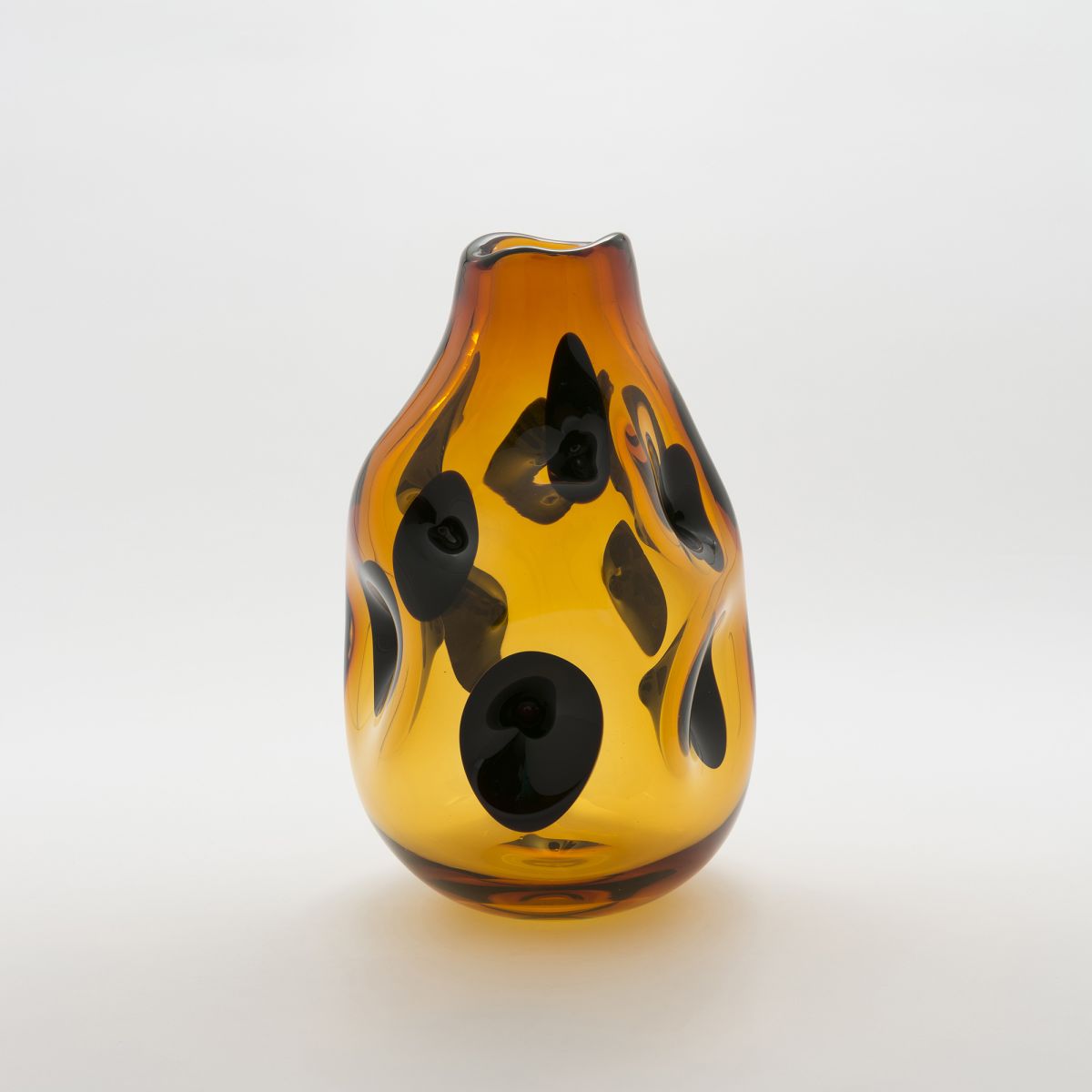 Vase Reperto ‐ ambra with black dots Domitilla Harding pic-1