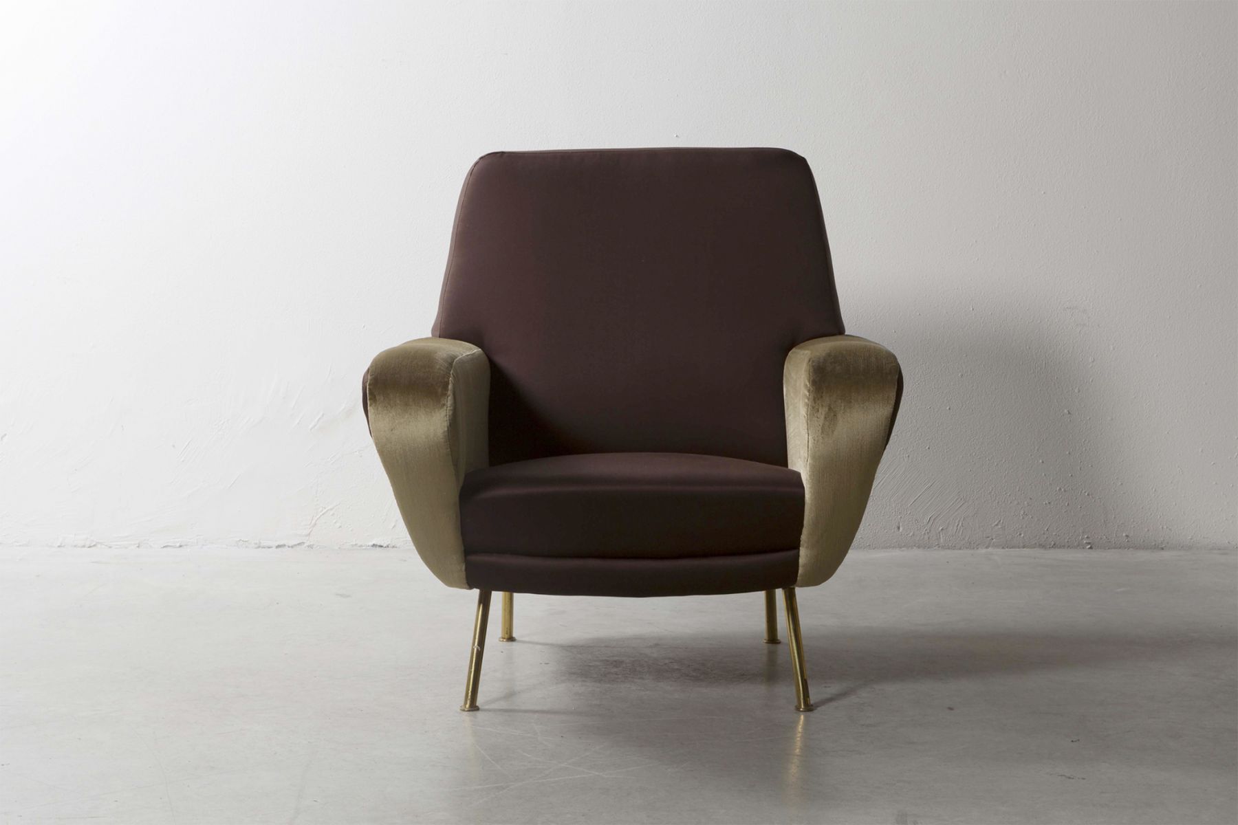 Pair of 830 armchairs  Gianfranco Frattini pic-4