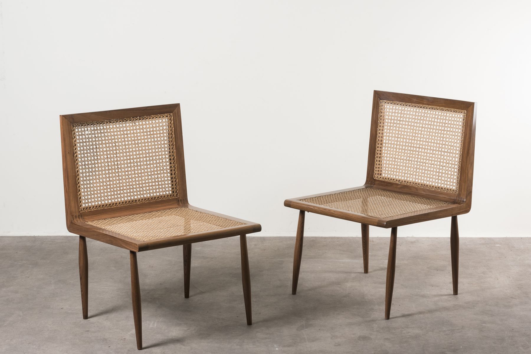 Due sedie modello 'Cadeira baixa para quarto' Joaquim Tenreiro pic-1
