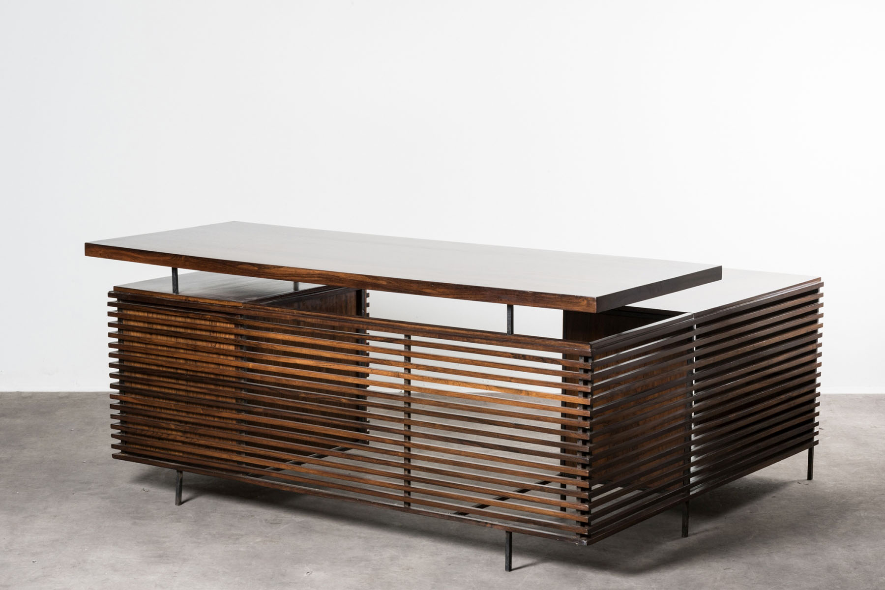 Rare desk with drawers Joaquim Tenreiro pic-1