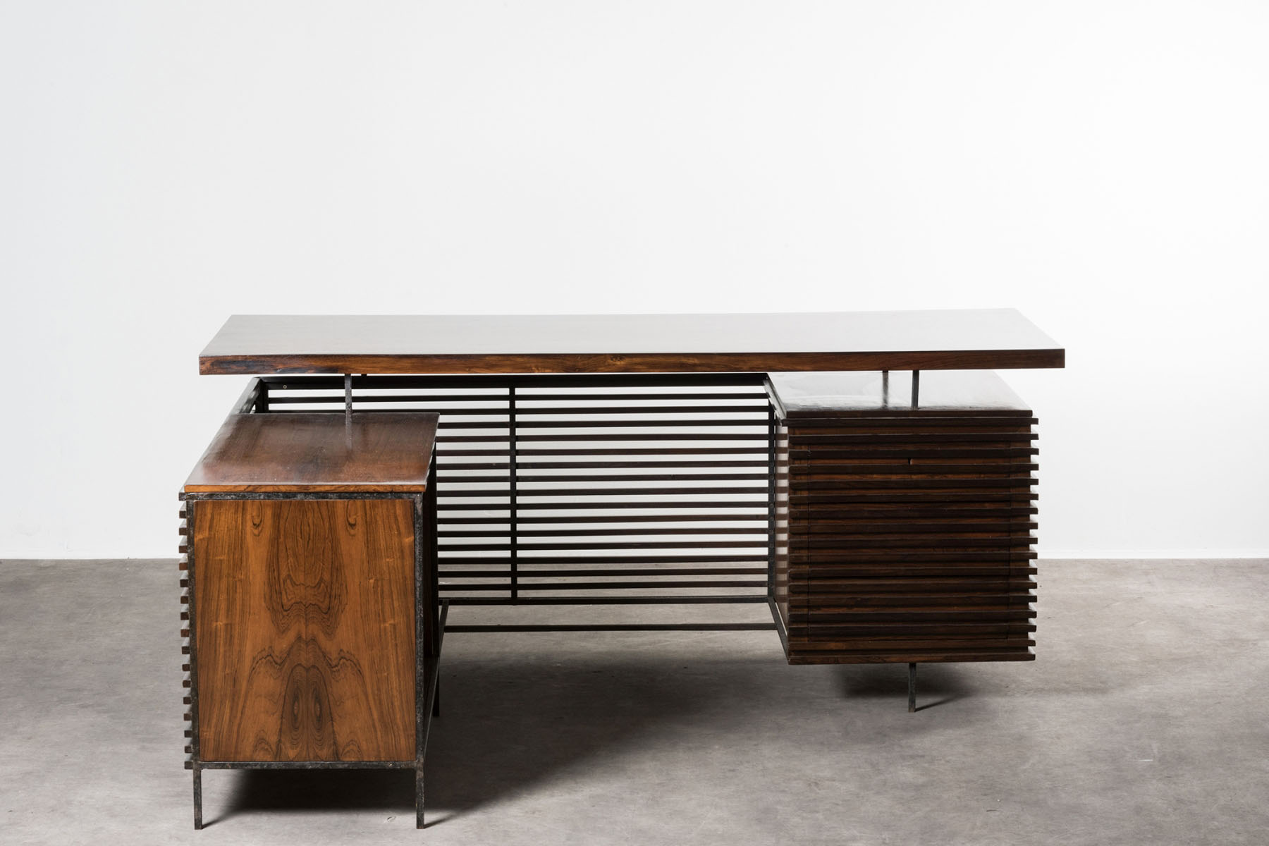 Rare desk with drawers Joaquim Tenreiro pic-6