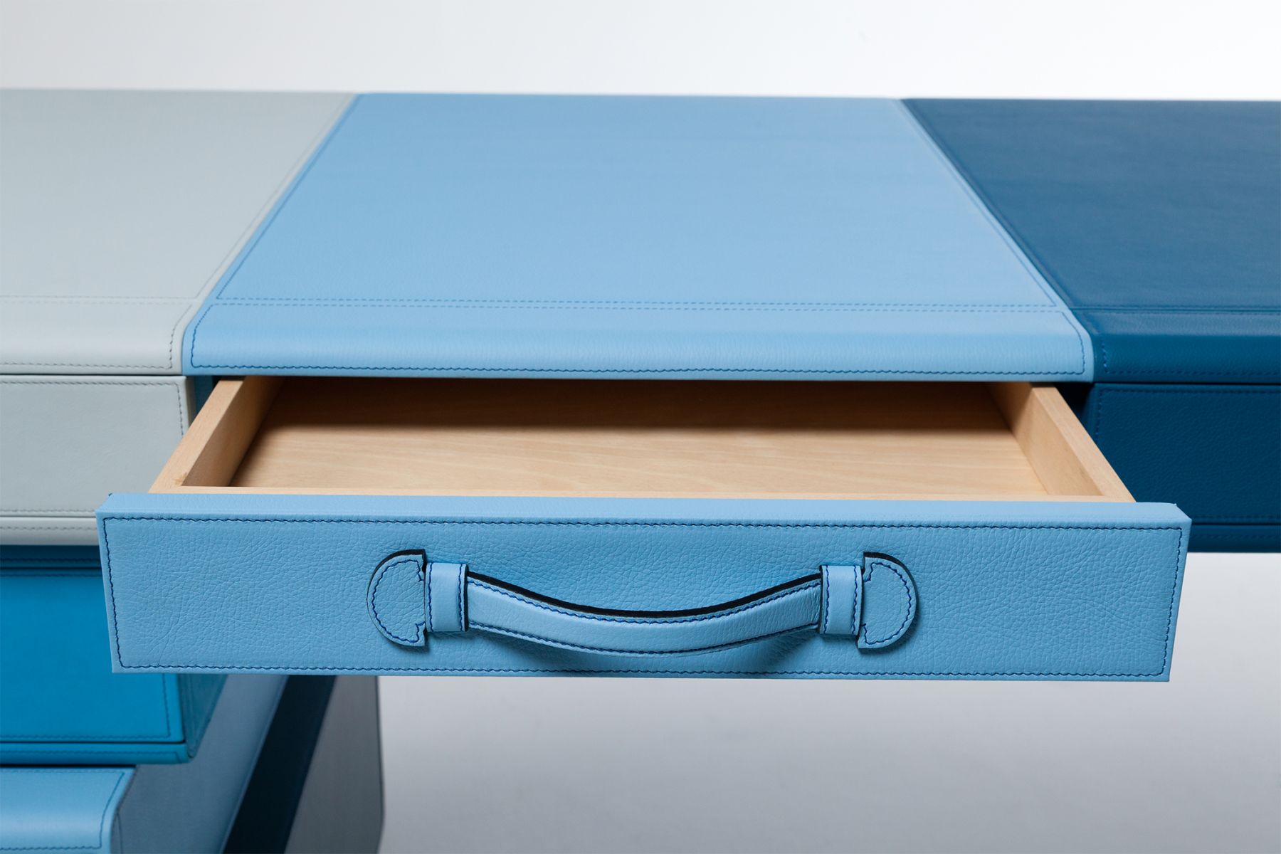 Scrivania 'Desk of briefcases' Maarten De Ceulaer pic-3