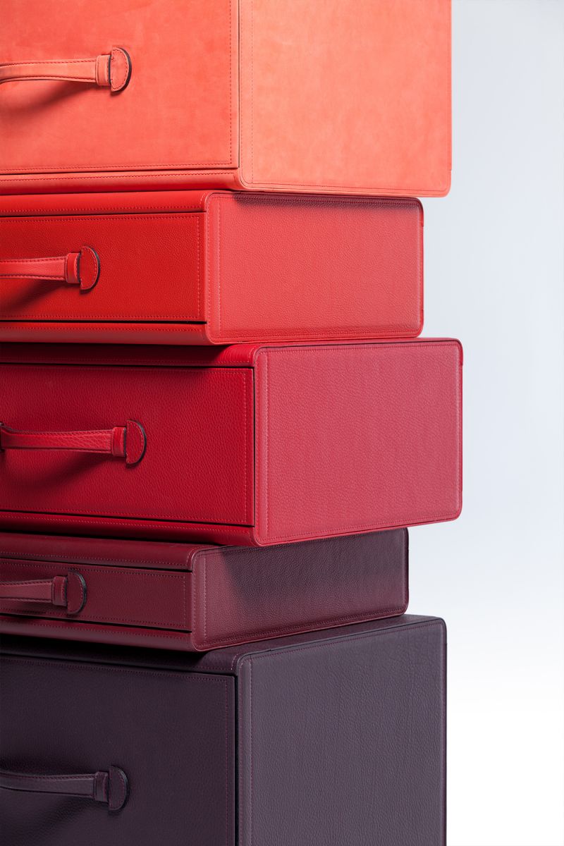 Mobile 'Small pile of briefcases ' Maarten De Ceulaer pic-3