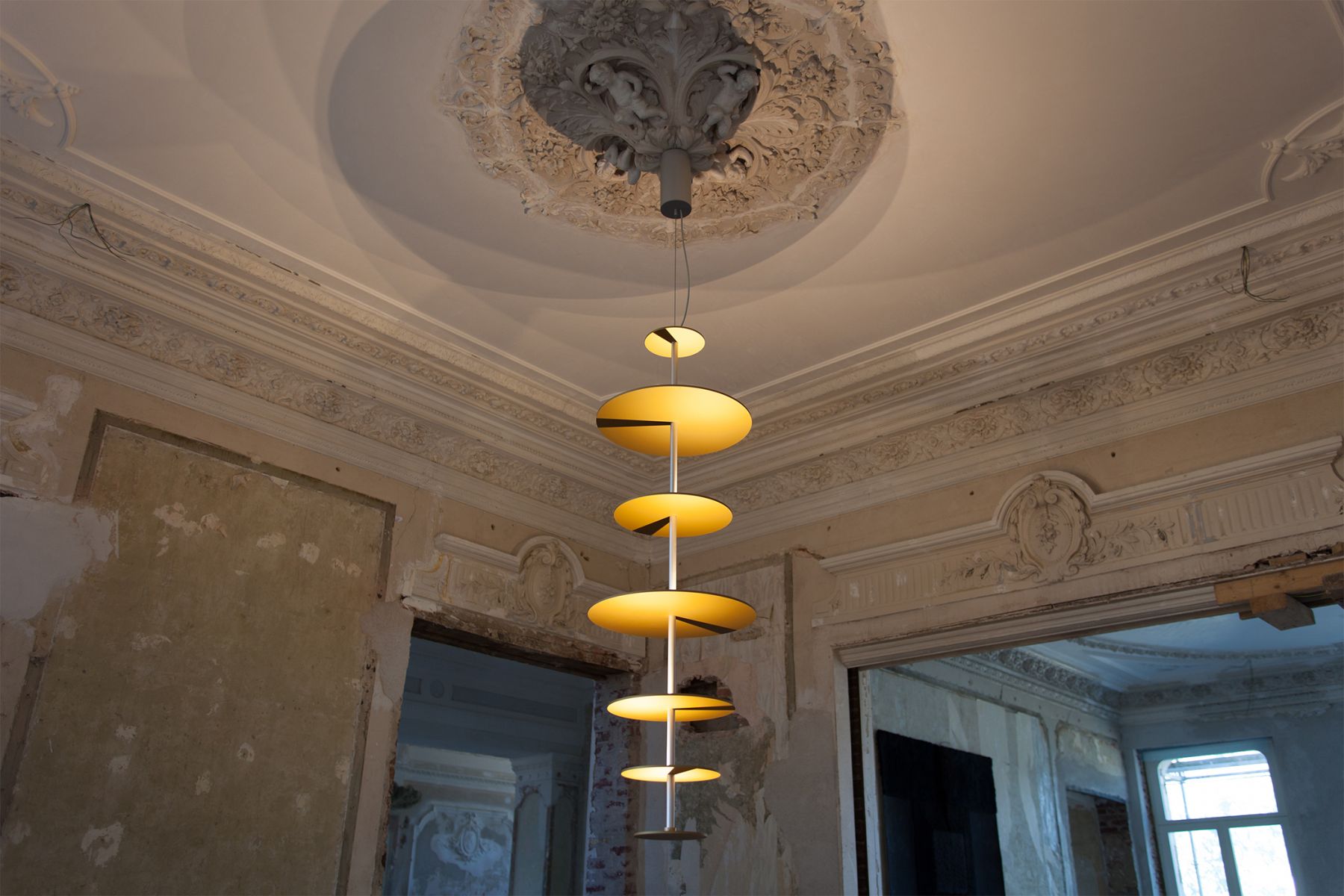 Sundial chandelier Maarten De Ceulaer pic-1