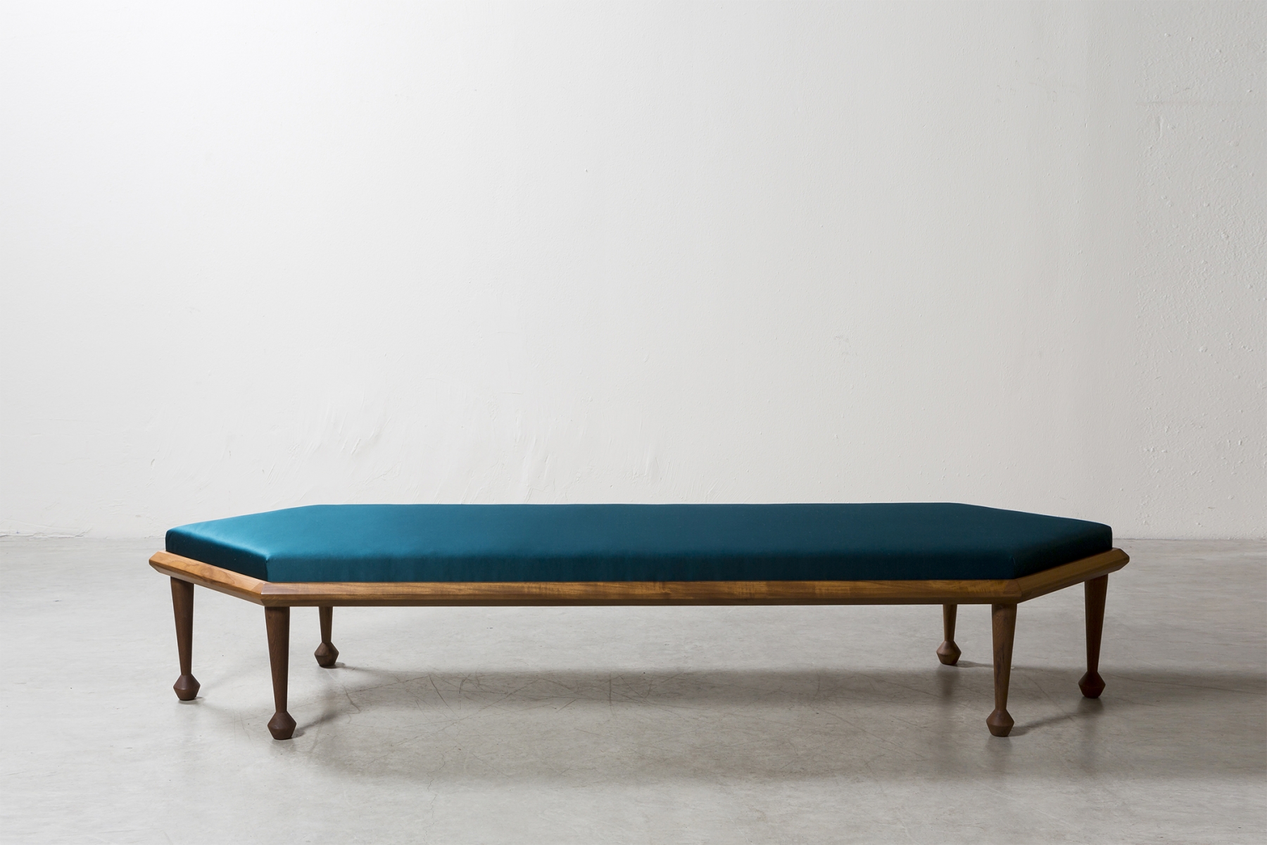 Due panche 'Large Upholstered Bench' Martino Gamper pic-1