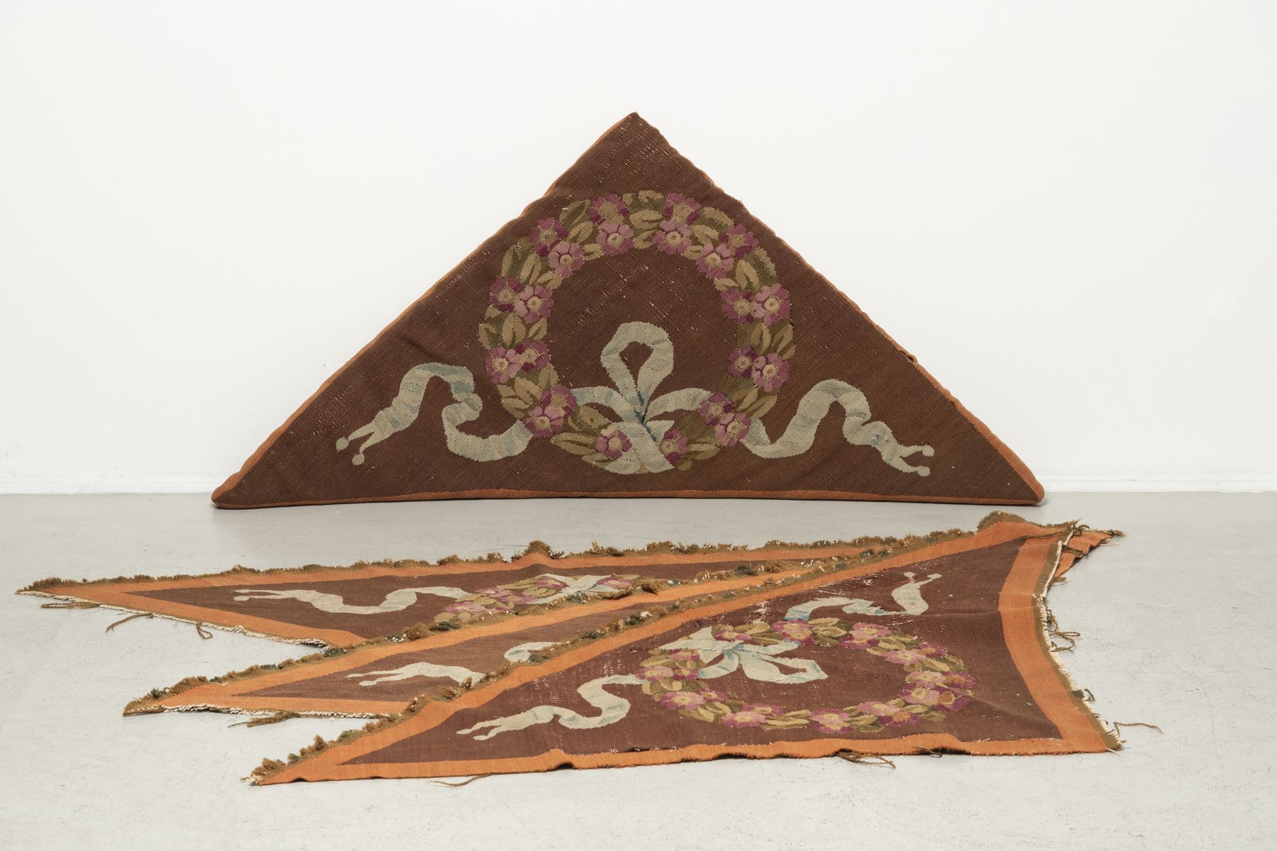 Quattro tappeti Aubusson Antique carpets - Aubusson  pic-1