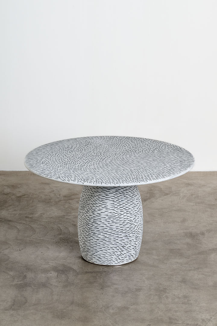 Dining table Sgraffito Round by Andrea Mancuso