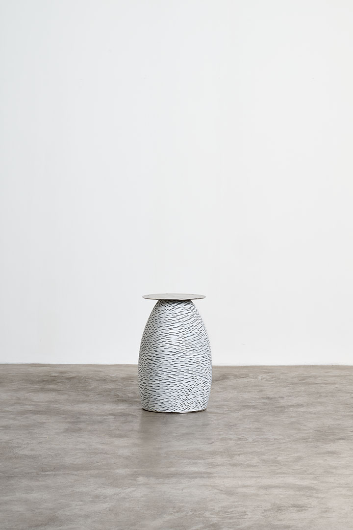 Dining table Sgraffito Round by Andrea Mancuso