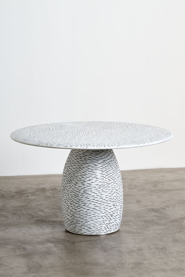 Dining table Sgraffito Round by Andrea Mancuso